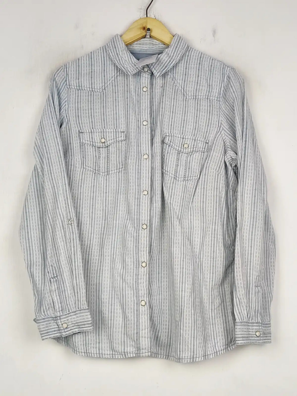 Buy online pre-used pre-loved 100% authentic & Original branded Unknown Brand (BDT-1664) available in Pakistan. Top international brands avilable.