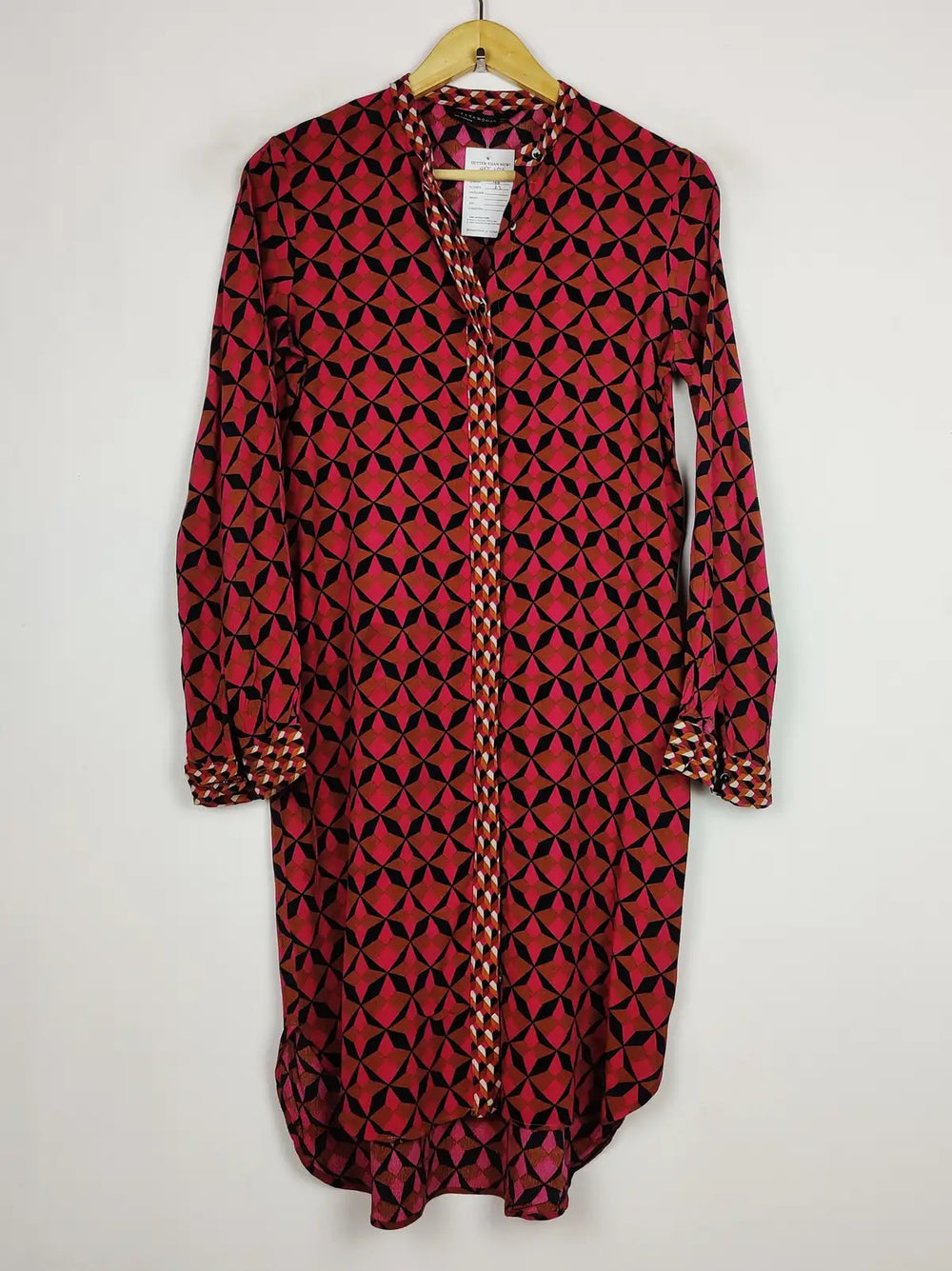 Buy online pre-used pre-loved 100% authentic & Original branded Zara Woman (BDT-185) available in Pakistan. Top international brands avilable.