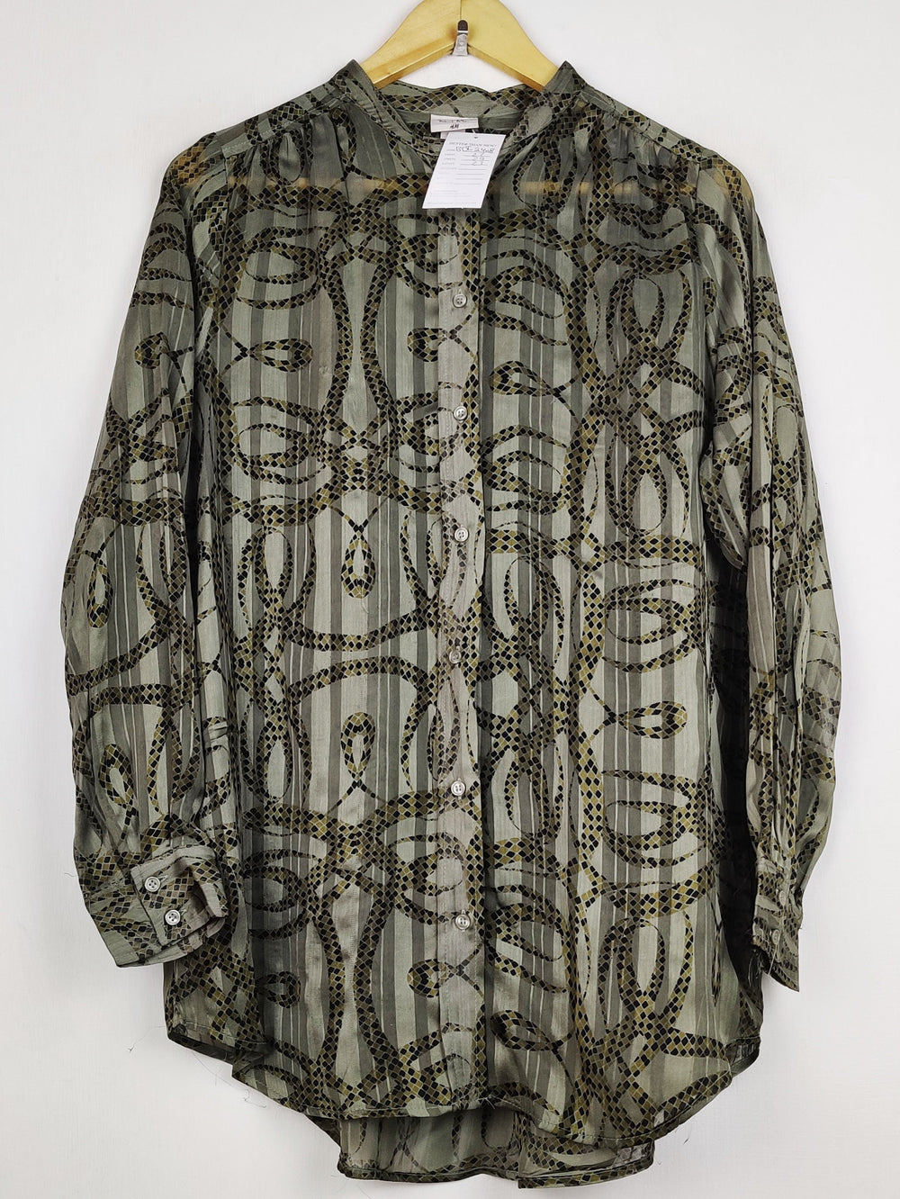 Buy online pre-used pre-loved 100% authentic & Original branded H&M (BDT-2408) available in Pakistan. Top international brands avilable.