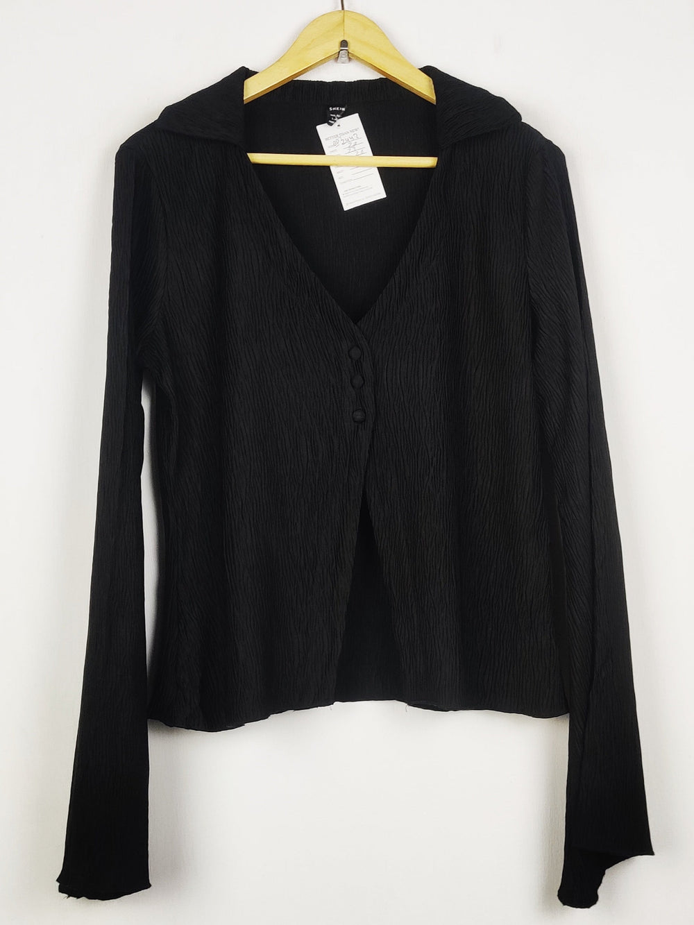 Buy online pre-used pre-loved 100% authentic & Original branded Shein (BDT-2442) available in Pakistan. Top international brands avilable.
