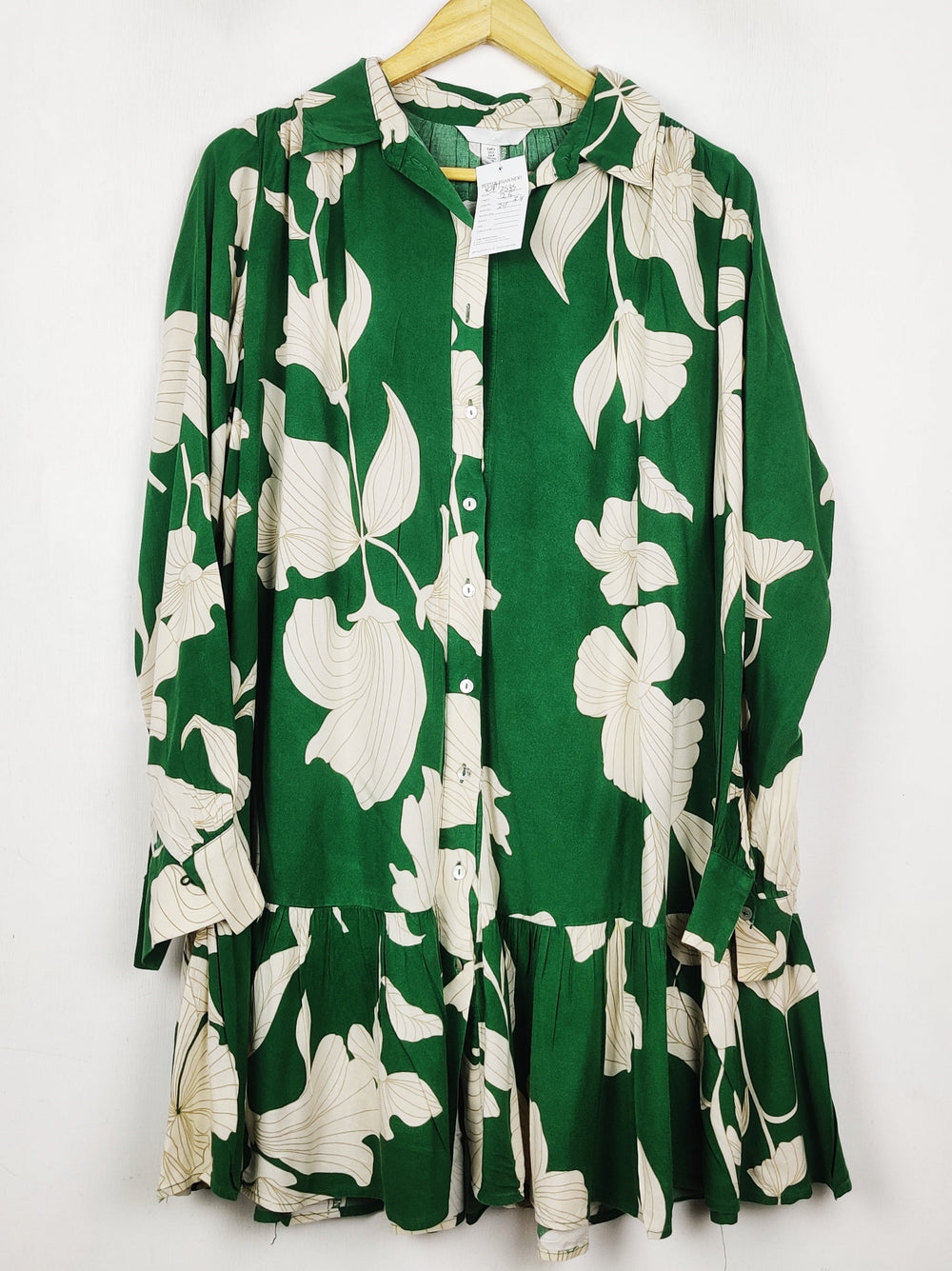 Buy online pre-used pre-loved 100% authentic & Original branded H&M (BDT-2535) available in Pakistan. Top international brands avilable.