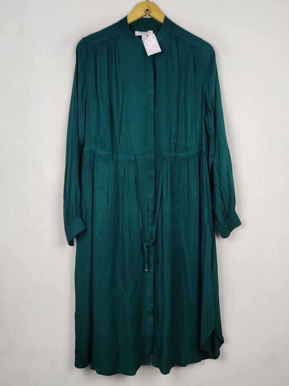 Buy online pre-used pre-loved 100% authentic & Original branded Autograph (BDT-2665) available in Pakistan. Top international brands avilable.
