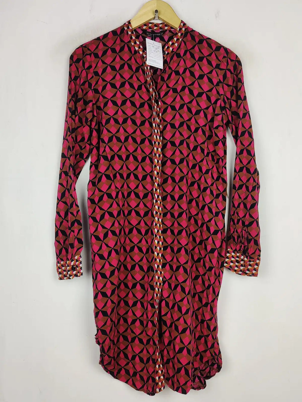 Buy online pre-used pre-loved 100% authentic & Original branded Zara Women (BDT-68) available in Pakistan. Top international brands avilable.