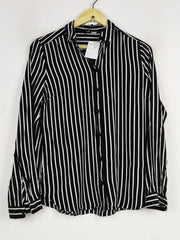 Buy online pre-used pre-loved 100% authentic & Original branded H&M (BDT-806) available in Pakistan. Top international brands avilable.