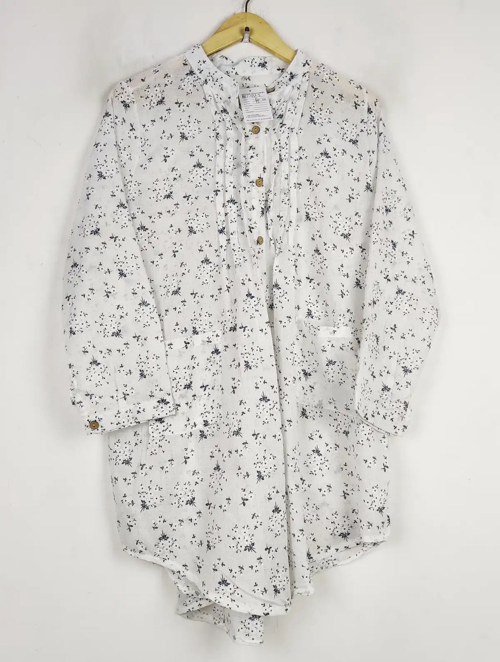 Buy online pre-used pre-loved 100% authentic & Original branded Unknown Brand (BDT-823) available in Pakistan. Top international brands avilable.