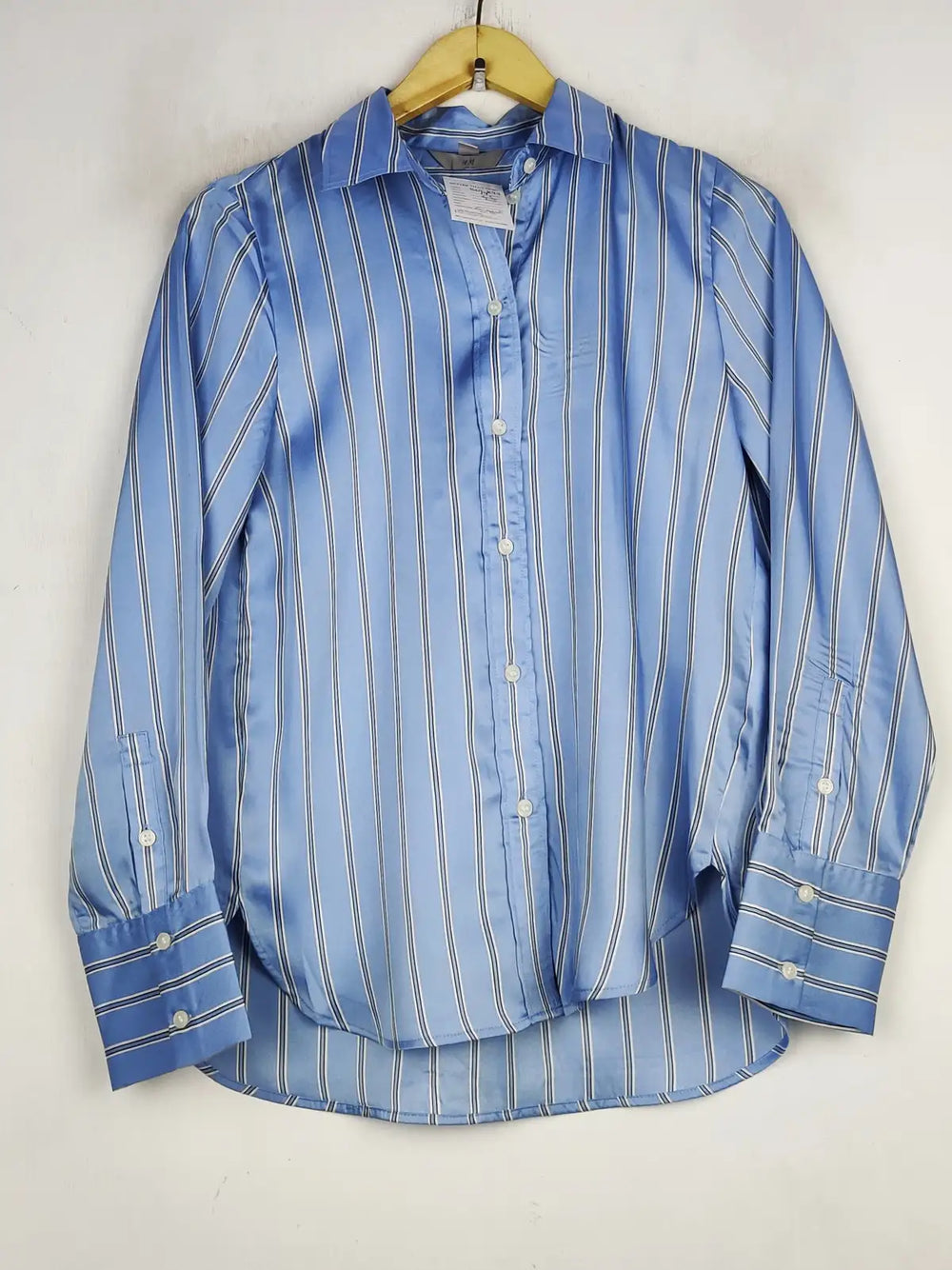 Buy online pre-used pre-loved 100% authentic & Original branded H&M (BDT-899) available in Pakistan. Top international brands avilable.