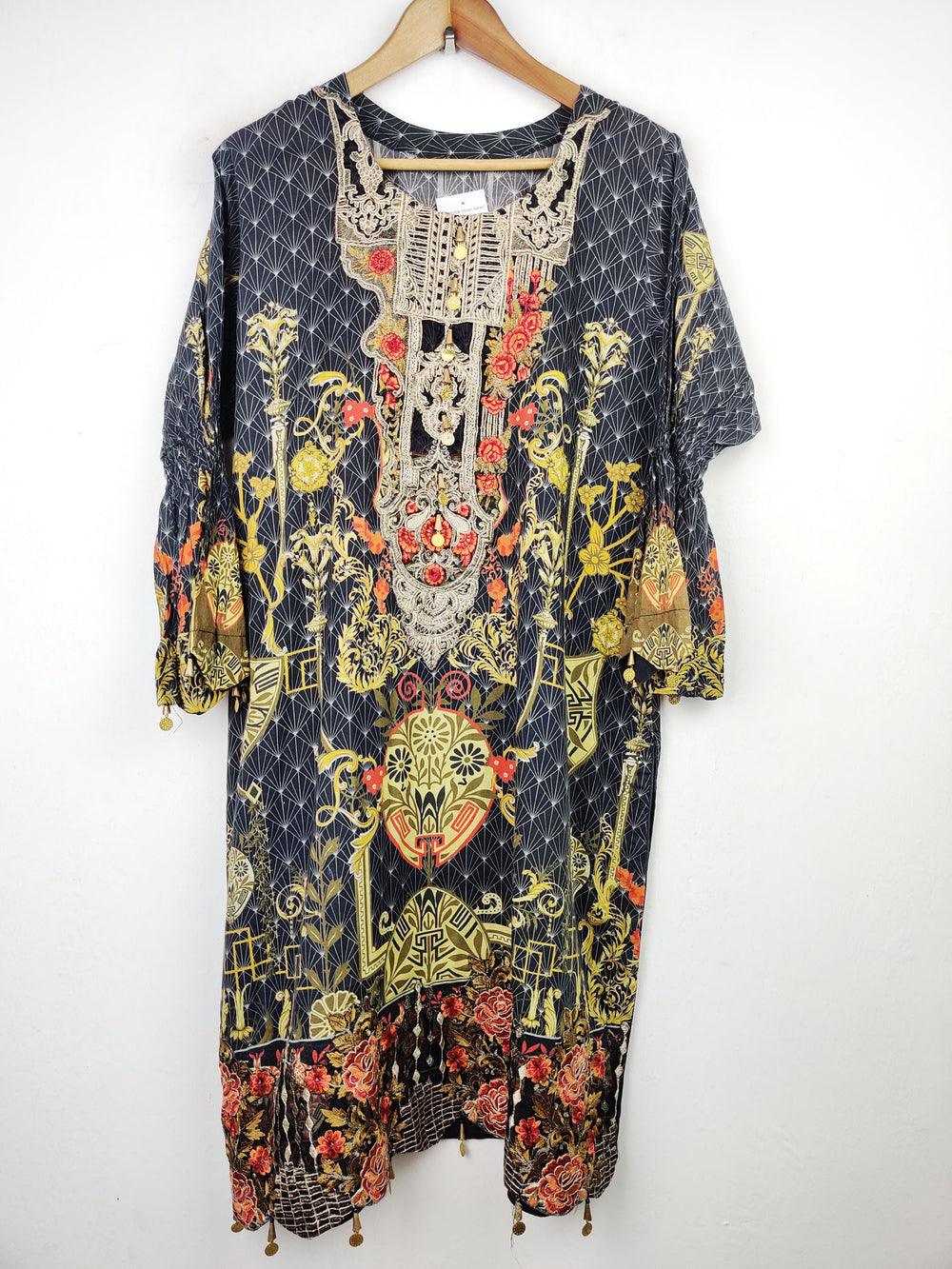 Buy online pre-used pre-loved 100% authentic & Original branded Unknown Brand (BK-1001) available in Pakistan. Top international brands avilable.