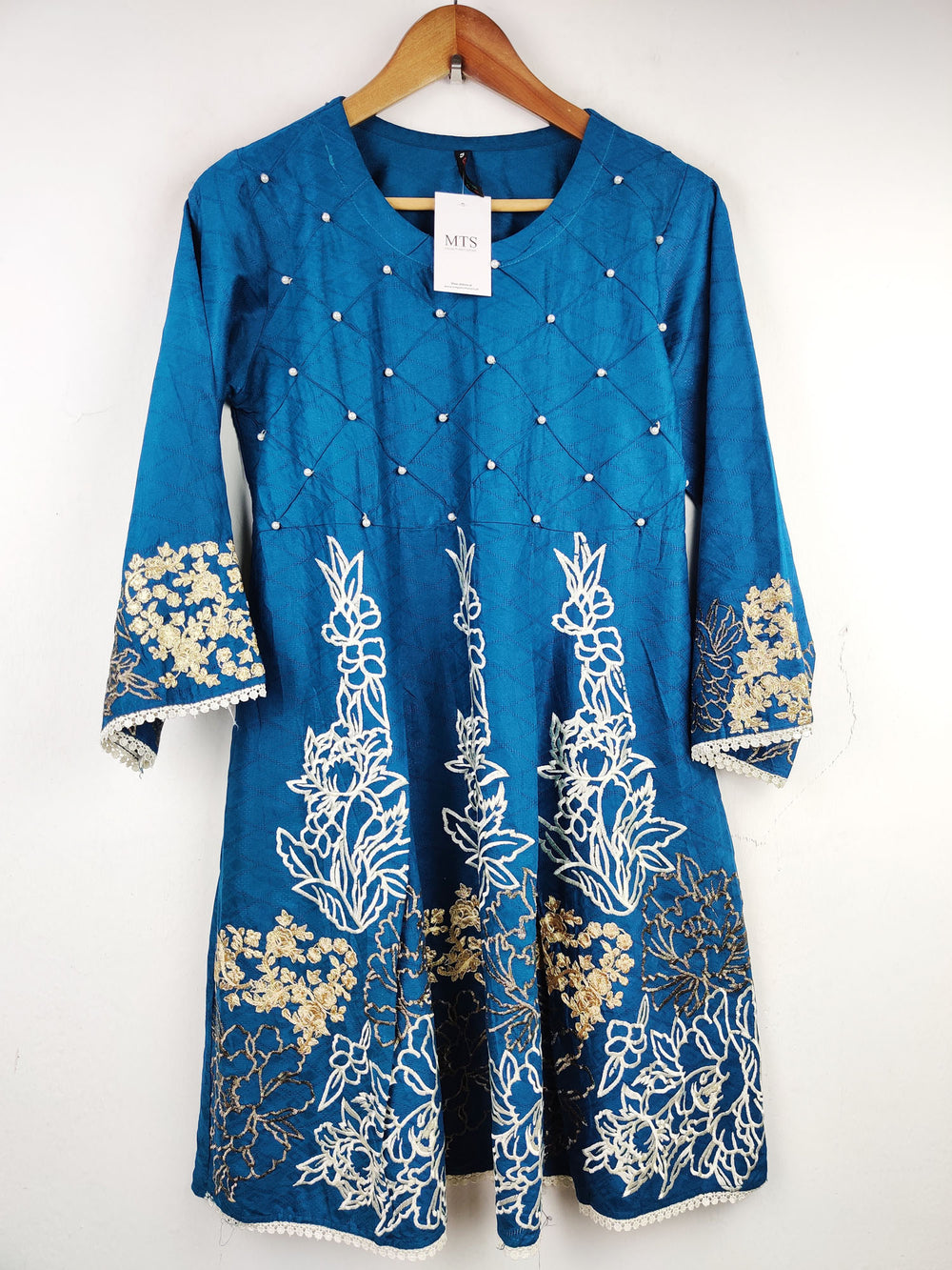 Buy online pre-used pre-loved 100% authentic & Original branded Dars Fabricon (BK-1205) available in Pakistan. Top international brands avilable.