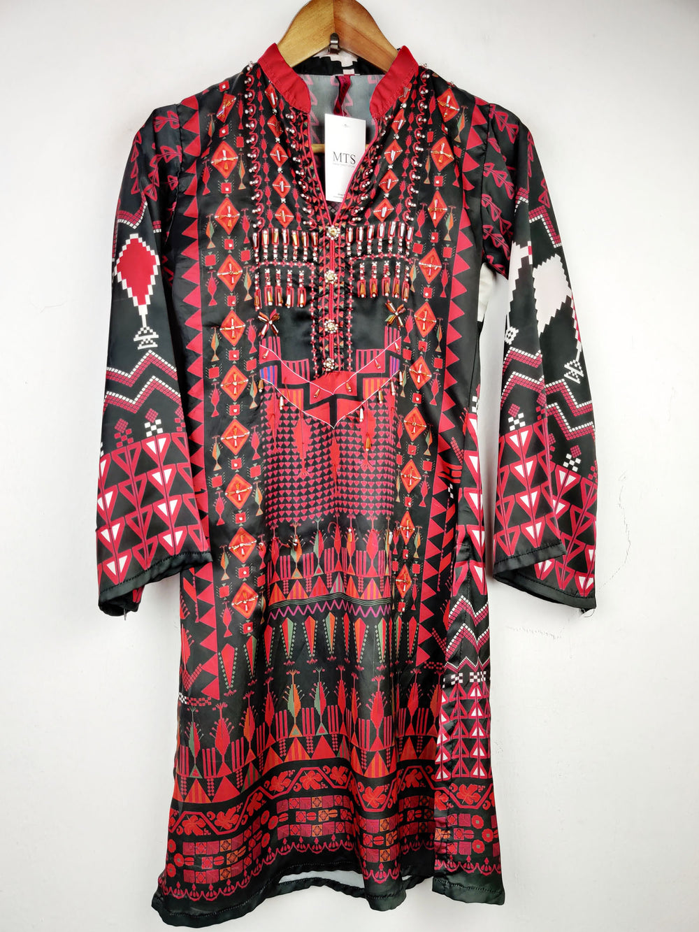 Buy online pre-used pre-loved 100% authentic & Original branded Libas E Khas (BK-1238) available in Pakistan. Top international brands avilable.