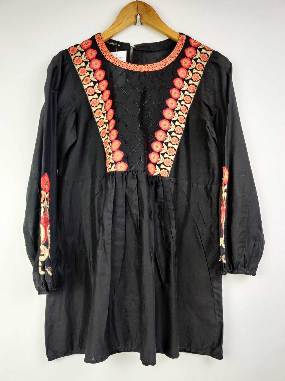 Buy online pre-used pre-loved 100% authentic & Original branded Limelight (BK-1354) available in Pakistan. Top international brands avilable.