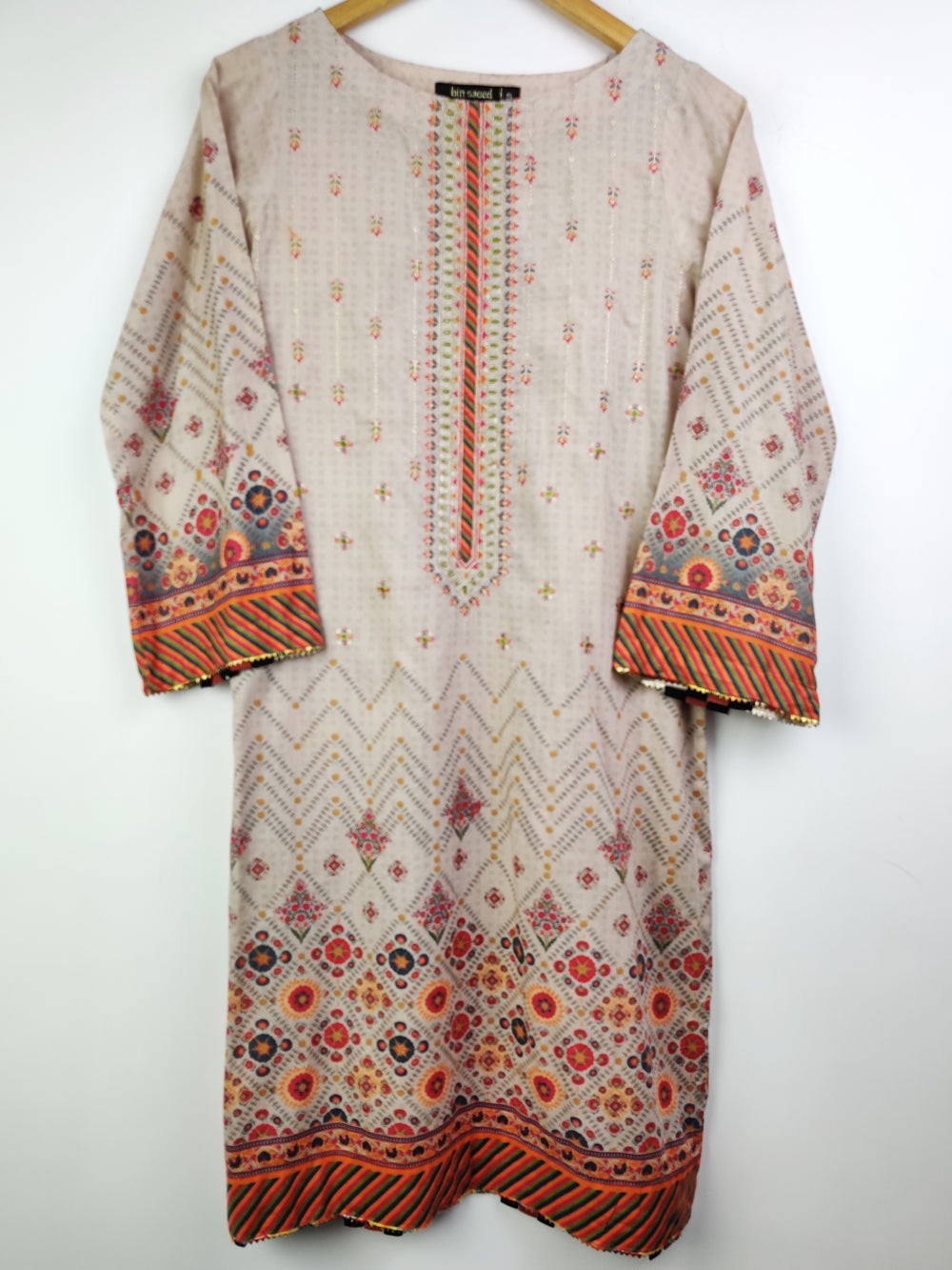 Buy online pre-used pre-loved 100% authentic & Original branded Bin Saeed (BK-1388) available in Pakistan. Top international brands avilable.