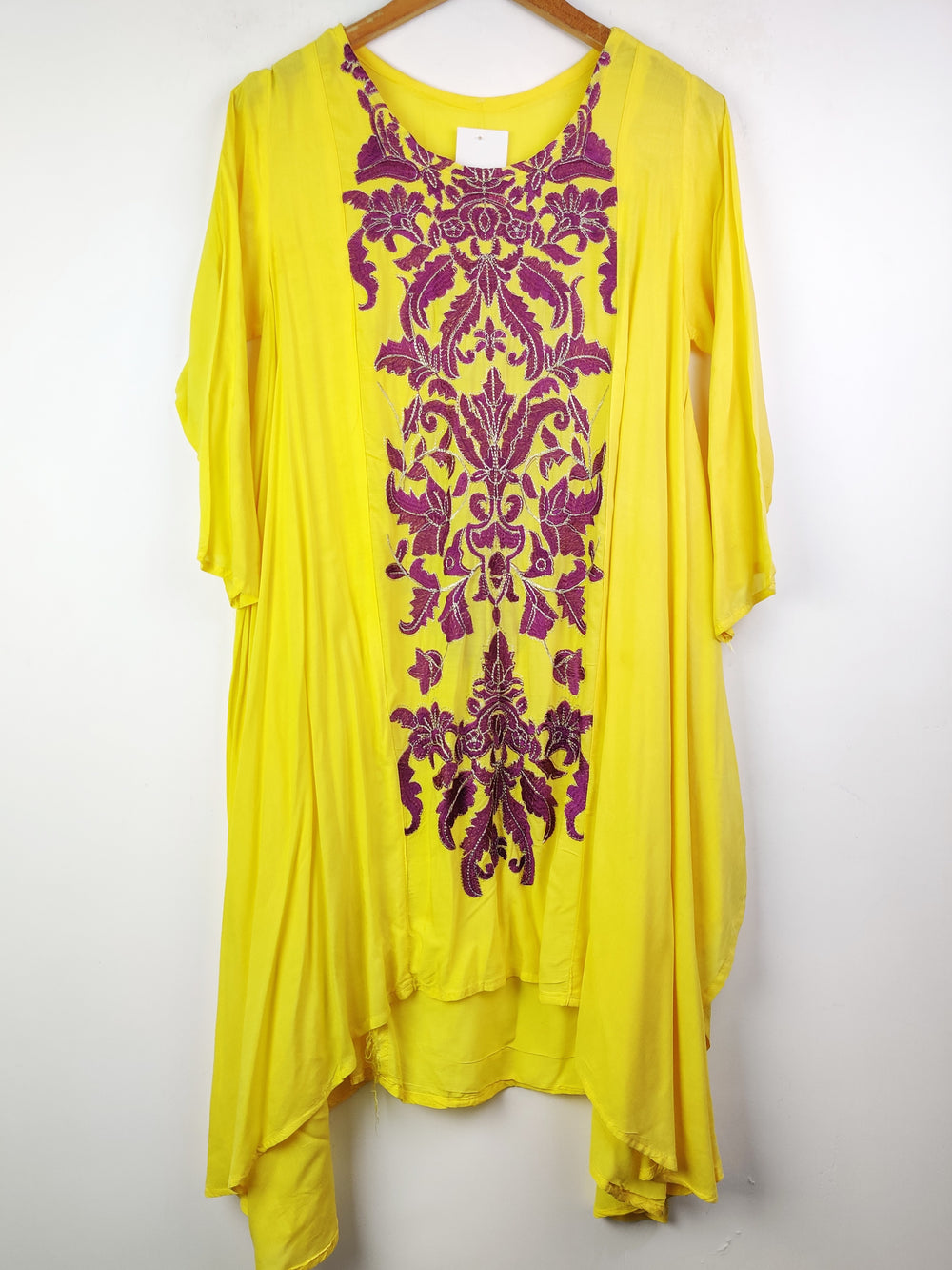 Buy online pre-used pre-loved 100% authentic & Original branded Unknown Brand (BK-1449) available in Pakistan. Top international brands avilable.