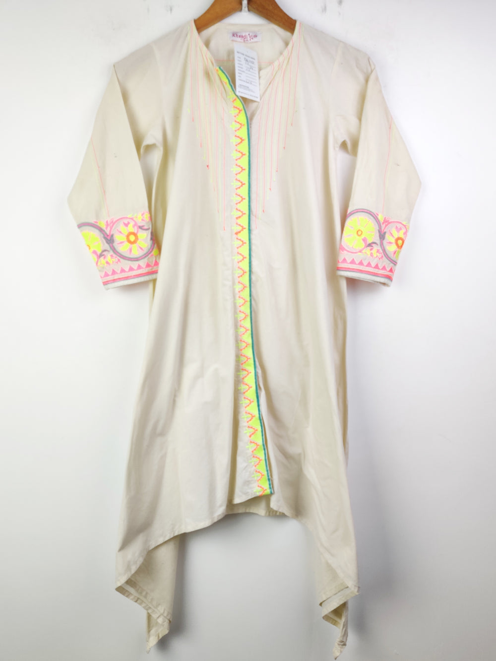 Buy online pre-used pre-loved 100% authentic & Original branded Khaadi (BK-1450) available in Pakistan. Top international brands avilable.