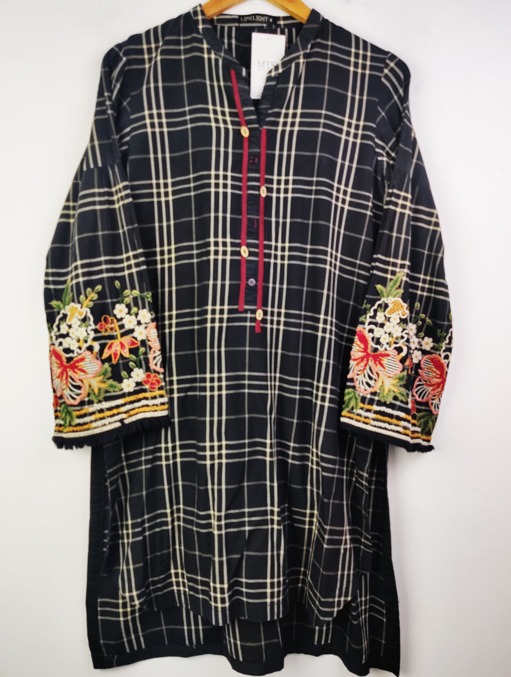 Buy online pre-used pre-loved 100% authentic & Original branded Limelight (BK-1471) available in Pakistan. Top international brands avilable.