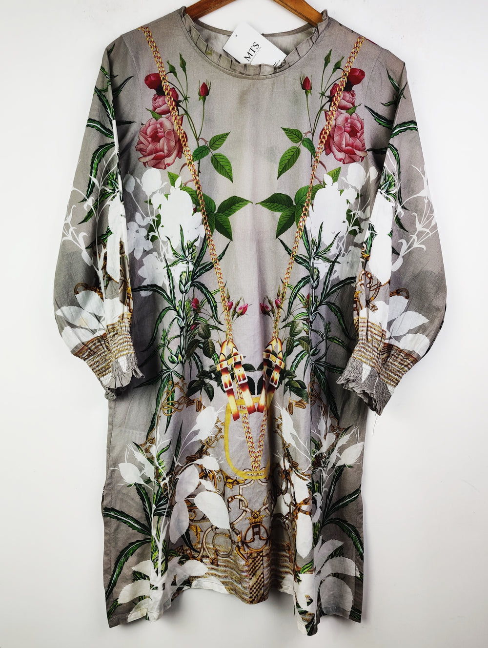 Buy online pre-used pre-loved 100% authentic & Original branded Unknown Brand (BK-1473) available in Pakistan. Top international brands avilable.