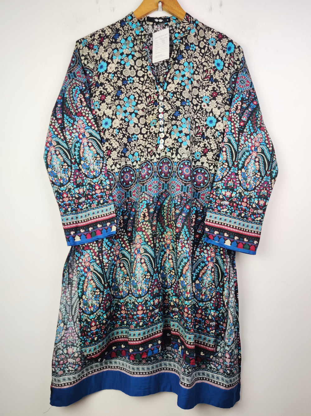 Buy online pre-used pre-loved 100% authentic & Original branded Khaadi (BK-1491) available in Pakistan. Top international brands avilable.