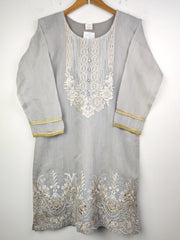 Buy online pre-used pre-loved 100% authentic & Original branded Markaz E Libas (BK-1496) available in Pakistan. Top international brands avilable.