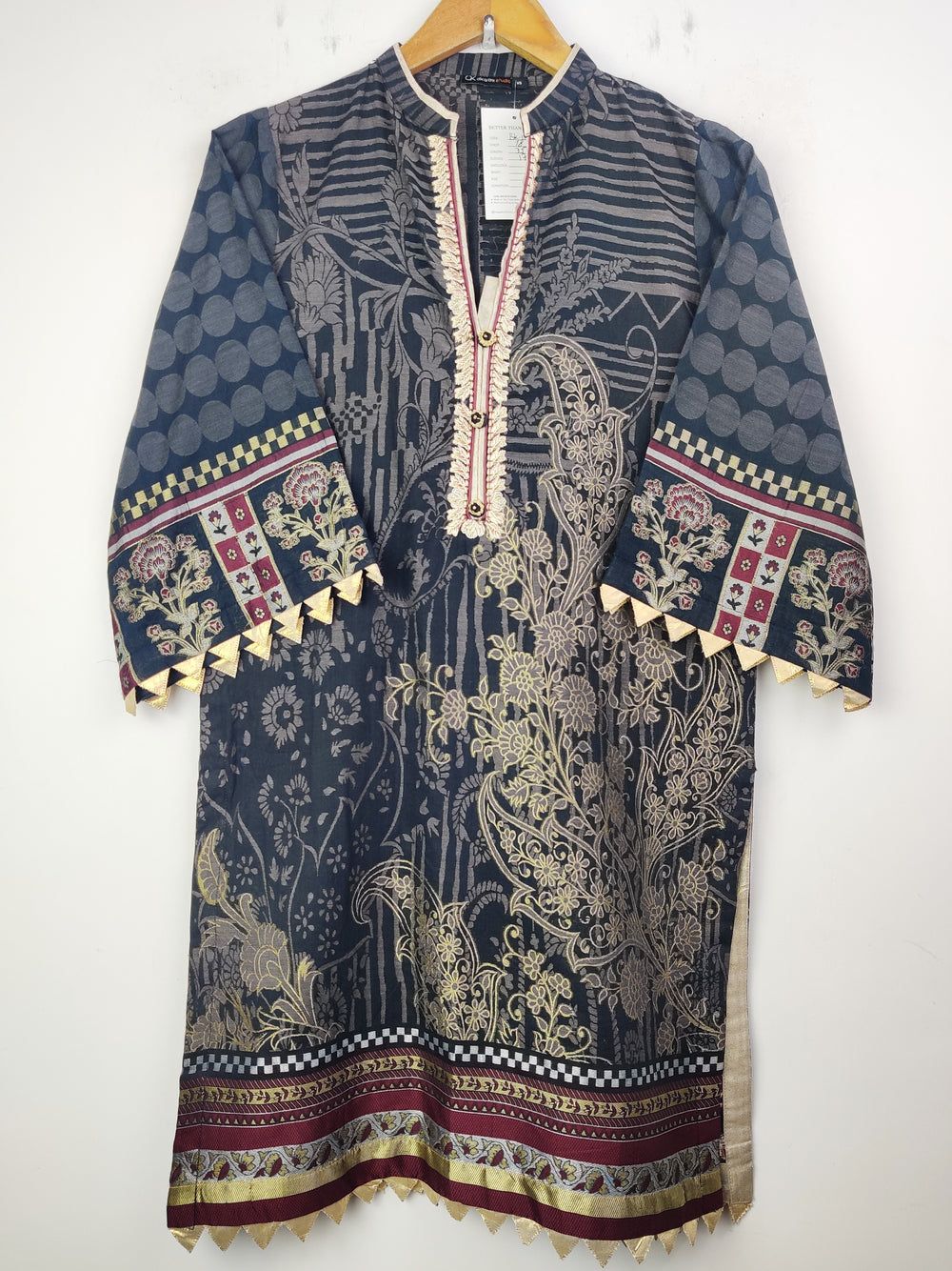 Buy online pre-used pre-loved 100% authentic & Original branded Alkaram Studio (BK-1532) available in Pakistan. Top international brands avilable.