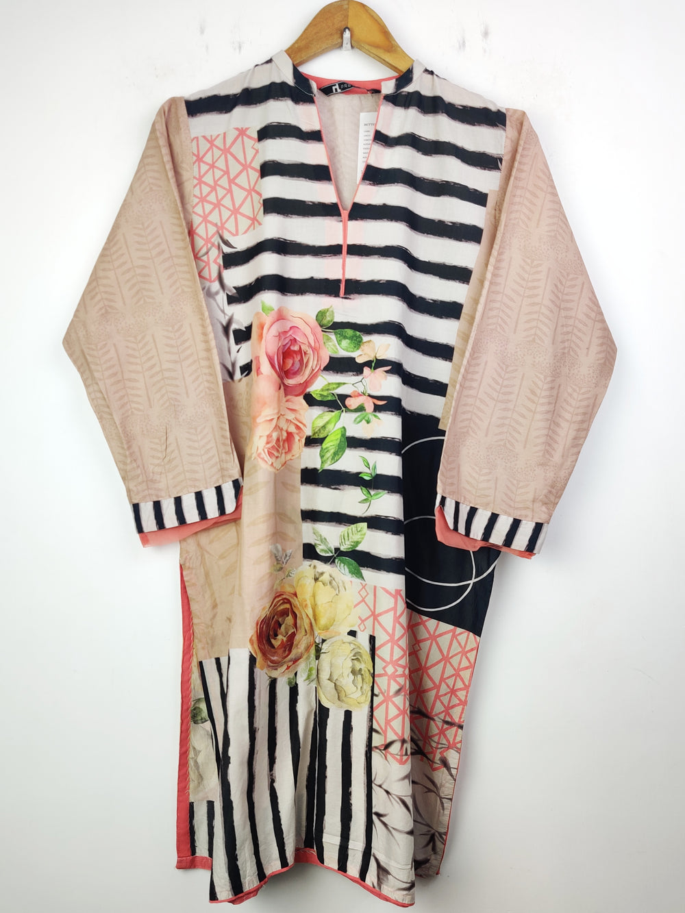 Buy online pre-used pre-loved 100% authentic & Original branded Nishat Linen (BK-1533) available in Pakistan. Top international brands avilable.