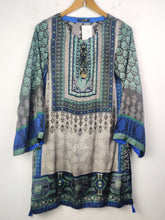 Buy online pre-used pre-loved 100% authentic & Original branded Limelight (BK-1540) available in Pakistan. Top international brands avilable.