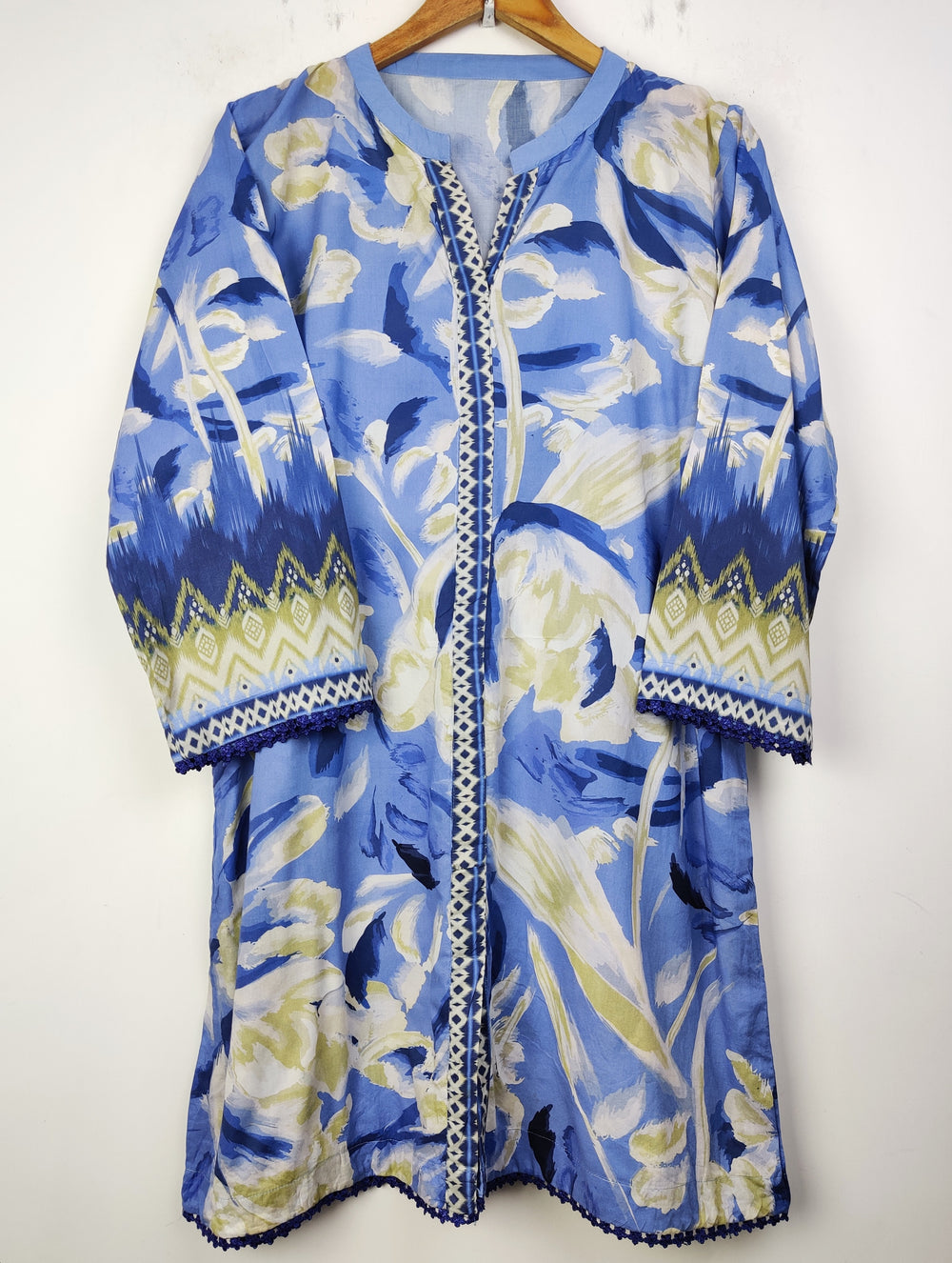 Buy online pre-used pre-loved 100% authentic & Original branded Unknown Brand (BK-1575) available in Pakistan. Top international brands avilable.