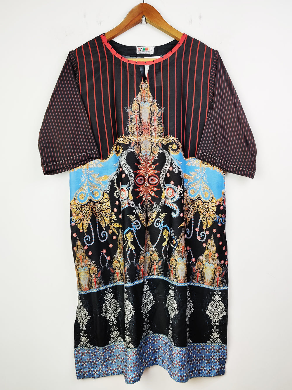 Buy online pre-used pre-loved 100% authentic & Original branded Lallaaree (BK-1604) available in Pakistan. Top international brands avilable.