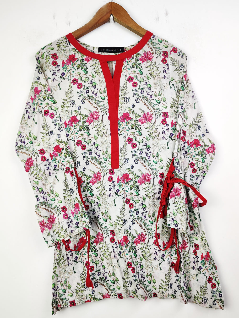 Buy online pre-used pre-loved 100% authentic & Original branded Sensation (BK-1616) available in Pakistan. Top international brands avilable.