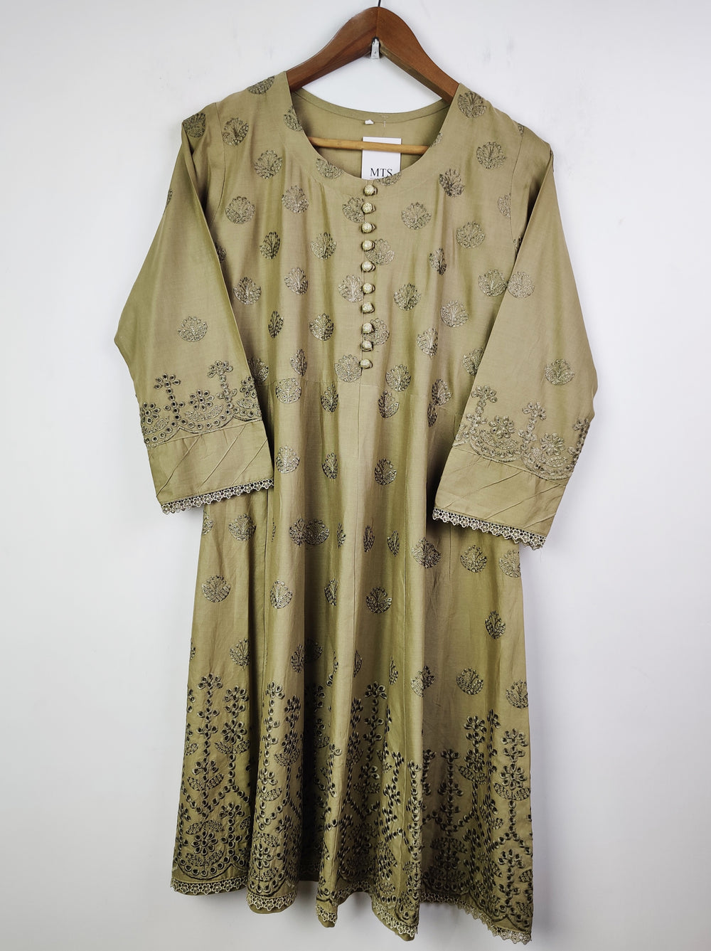 Buy online pre-used pre-loved 100% authentic & Original branded Unknown Brand (BK-1637) available in Pakistan. Top international brands avilable.