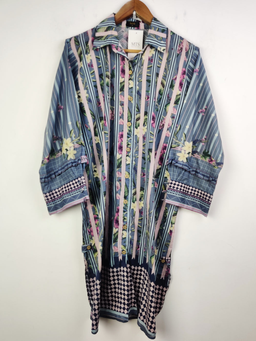 Buy online pre-used pre-loved 100% authentic & Original branded Saya (BK-1639) available in Pakistan. Top international brands avilable.