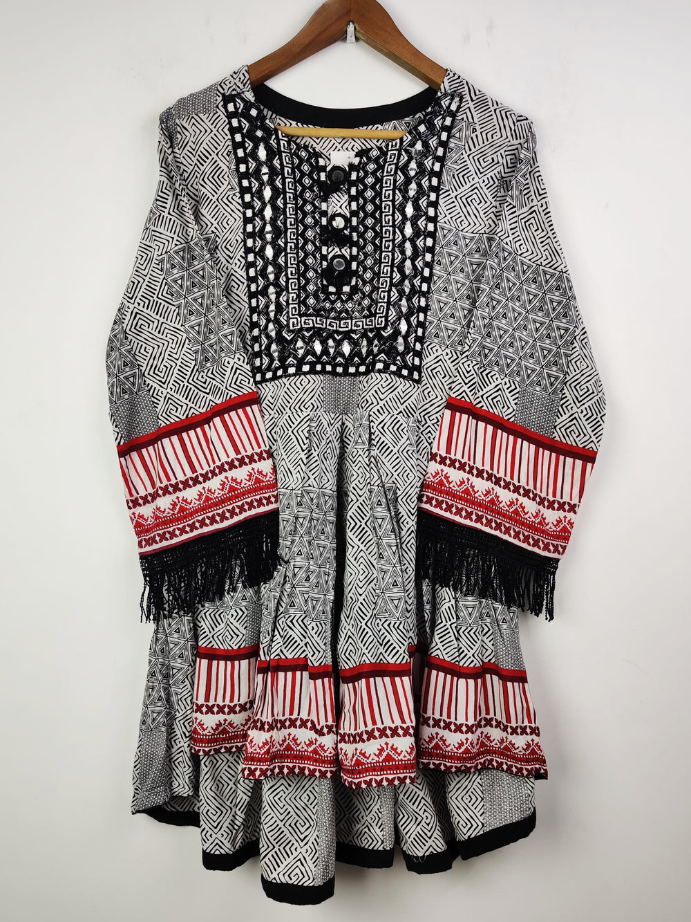 Buy online pre-used pre-loved 100% authentic & Original branded Unknown Brand (BK-1723) available in Pakistan. Top international brands avilable.