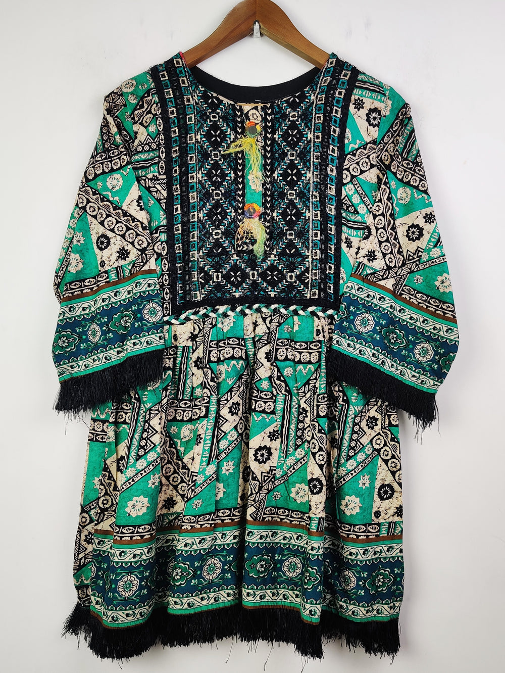 Buy online pre-used pre-loved 100% authentic & Original branded Unknown Brand (BK-1726) available in Pakistan. Top international brands avilable.