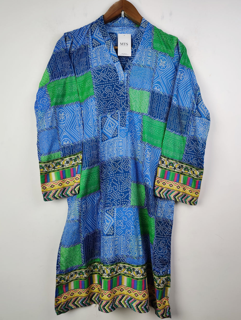 Buy online pre-used pre-loved 100% authentic & Original branded Unknown Brand (BK-1728) available in Pakistan. Top international brands avilable.