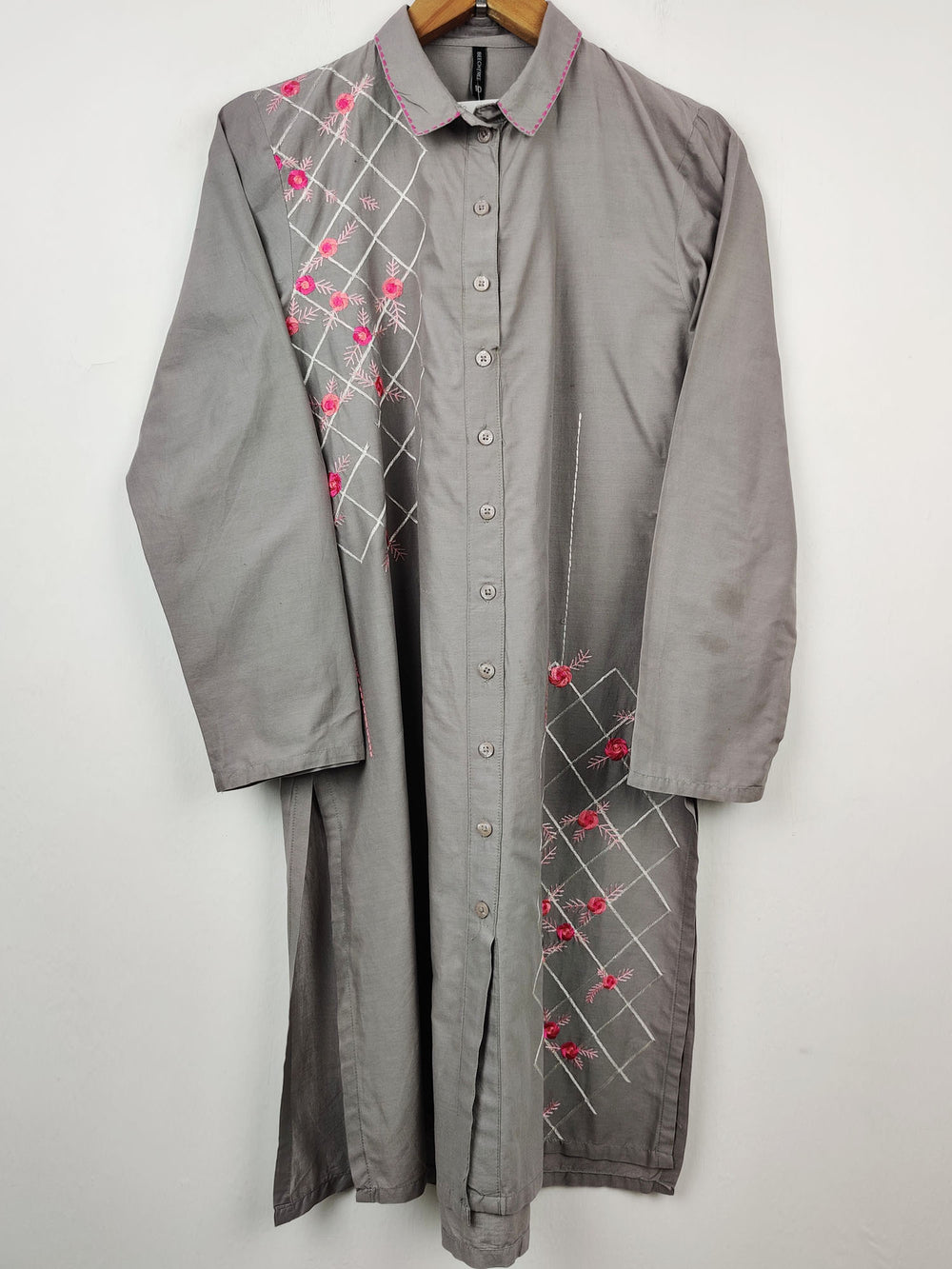 Buy online pre-used pre-loved 100% authentic & Original branded Beechtree (BK-172) available in Pakistan. Top international brands avilable.