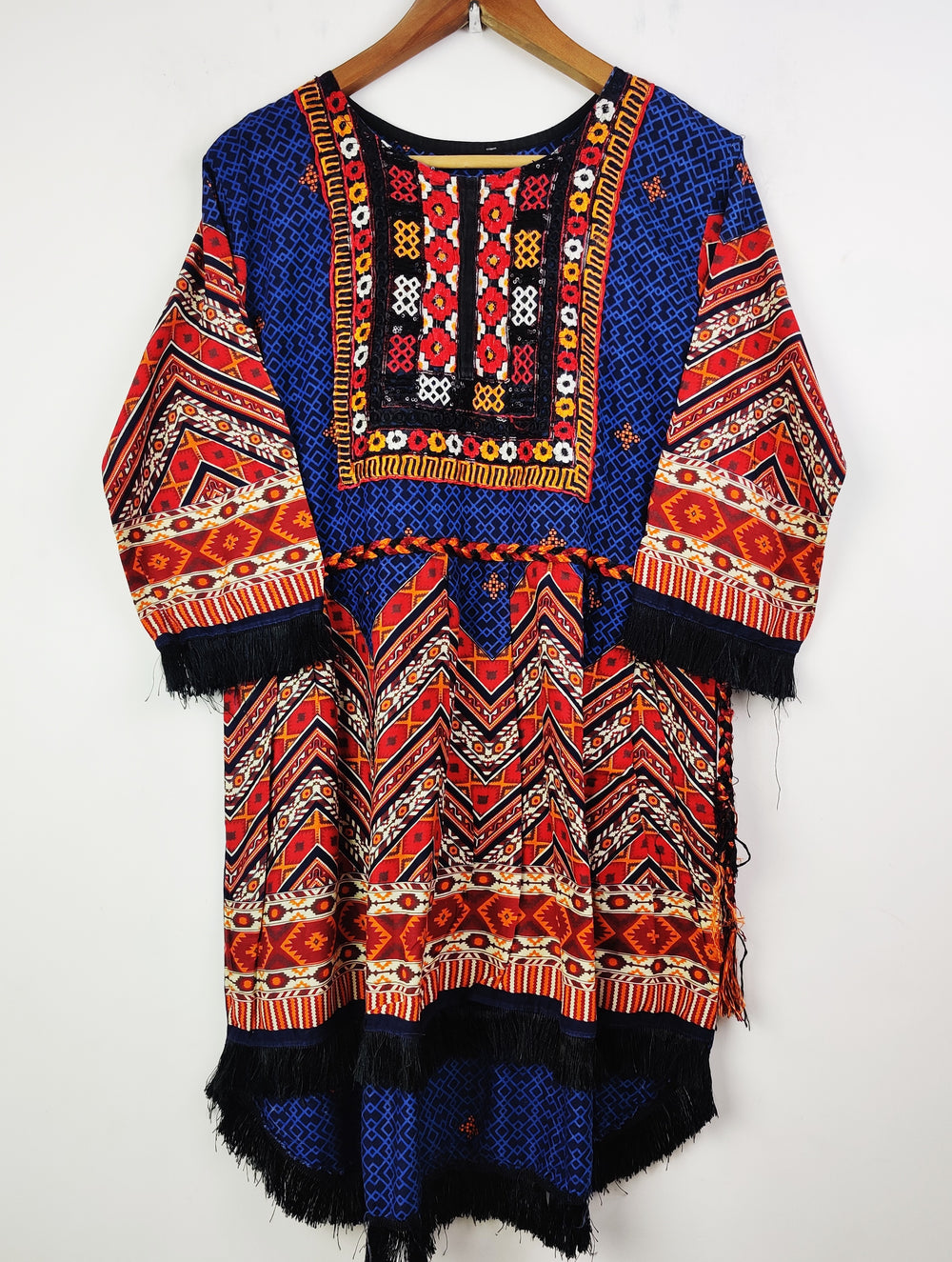 Buy online pre-used pre-loved 100% authentic & Original branded Unknown Brand (BK-1732) available in Pakistan. Top international brands avilable.