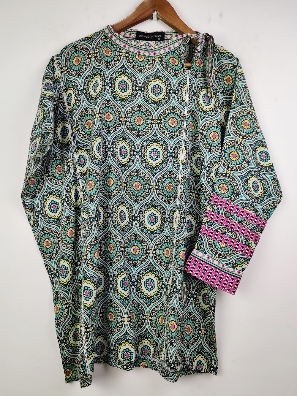 Buy online pre-used pre-loved 100% authentic & Original branded Bonanza Satrangi (BK-1736) available in Pakistan. Top international brands avilable.