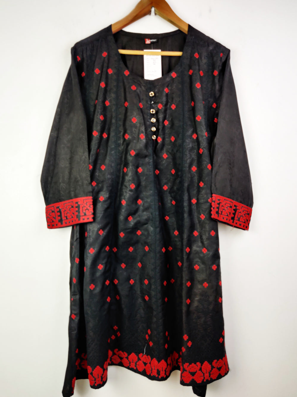 Buy online pre-used pre-loved 100% authentic & Original branded Bee Jays (BK-1744) available in Pakistan. Top international brands avilable.