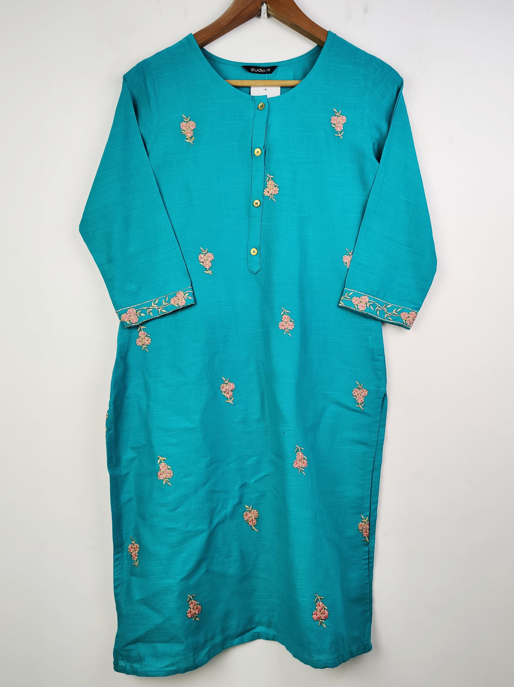 Buy online pre-used pre-loved 100% authentic & Original branded Zudio (BK-1746) available in Pakistan. Top international brands avilable.