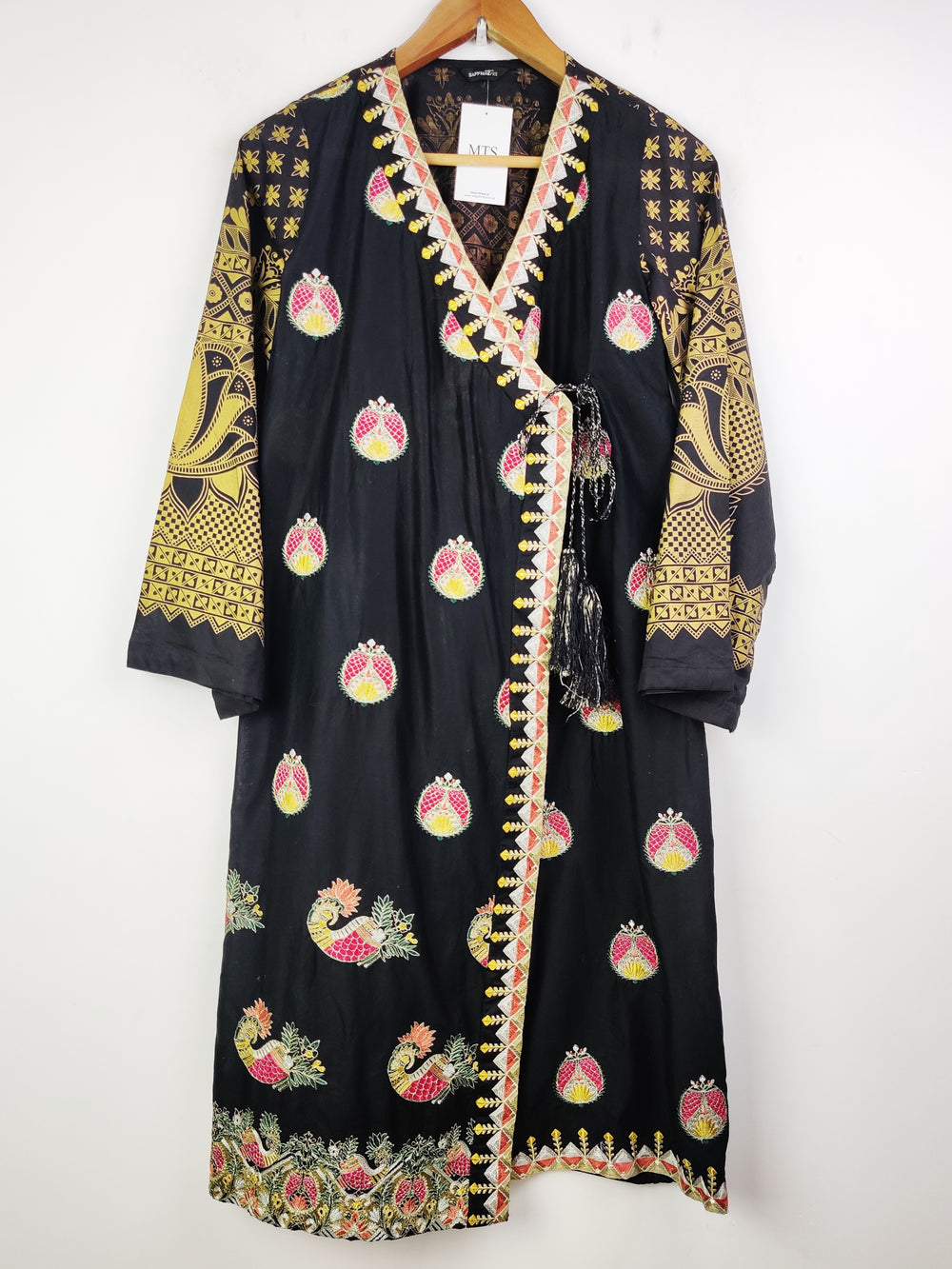 Buy online pre-used pre-loved 100% authentic & Original branded Sapphire (BK-1755) available in Pakistan. Top international brands avilable.