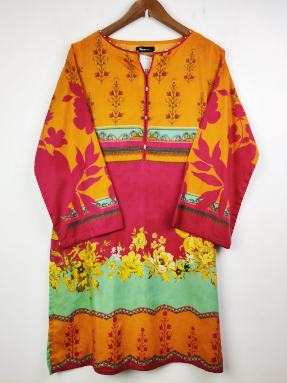 Buy online pre-used pre-loved 100% authentic & Original branded Ideas (BK-1757) available in Pakistan. Top international brands avilable.