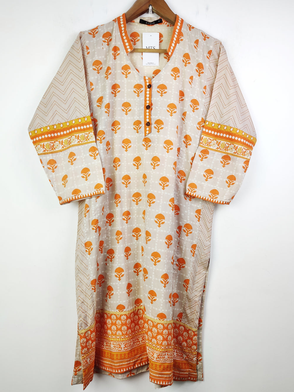 Buy online pre-used pre-loved 100% authentic & Original branded Khaadi (BK-1778) available in Pakistan. Top international brands avilable.