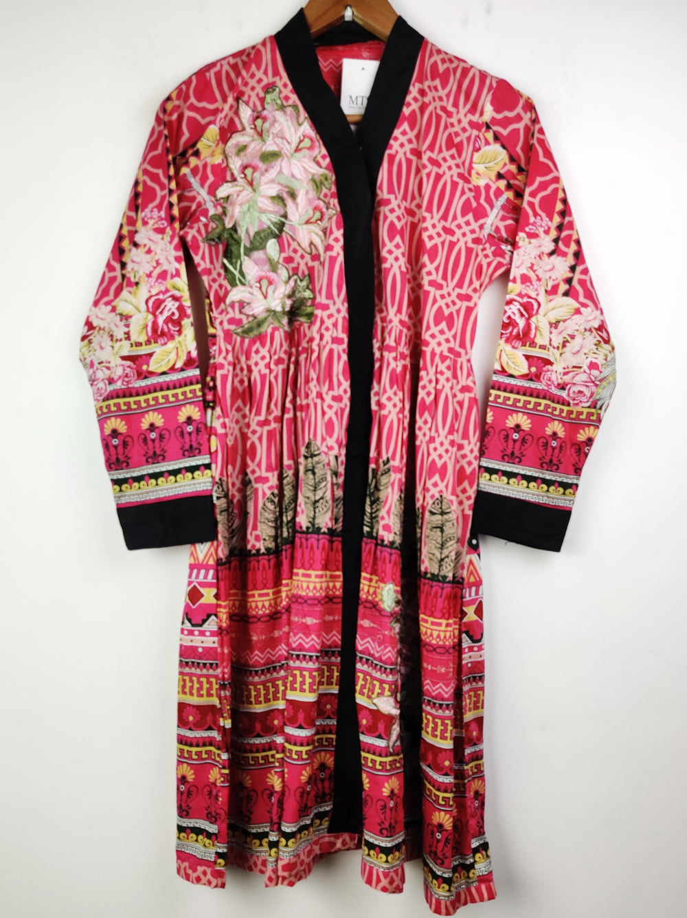 Buy online pre-used pre-loved 100% authentic & Original branded Unknown Brand (BK-1793) available in Pakistan. Top international brands avilable.