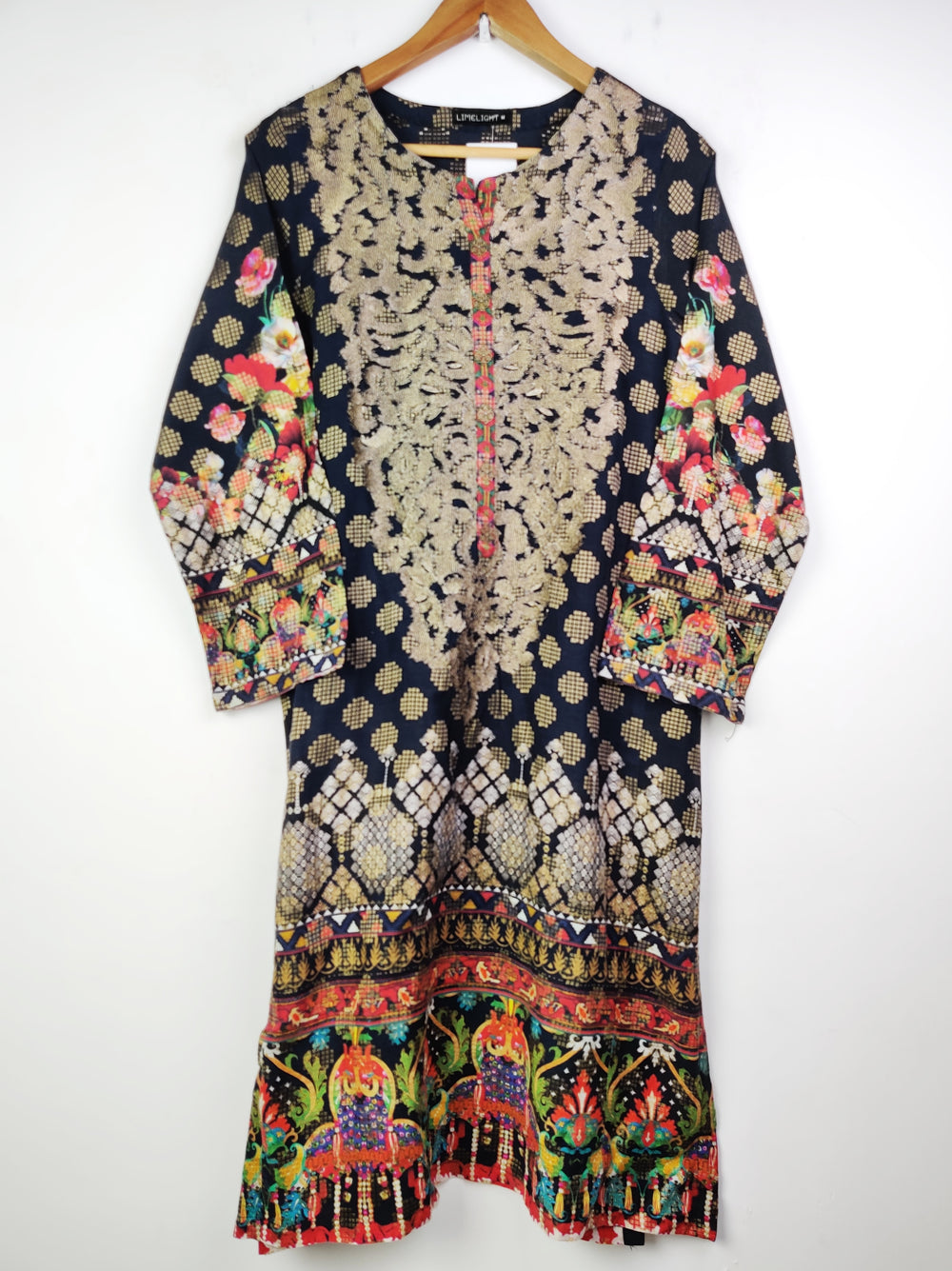 Buy online pre-used pre-loved 100% authentic & Original branded Limelight (BK-1794) available in Pakistan. Top international brands avilable.