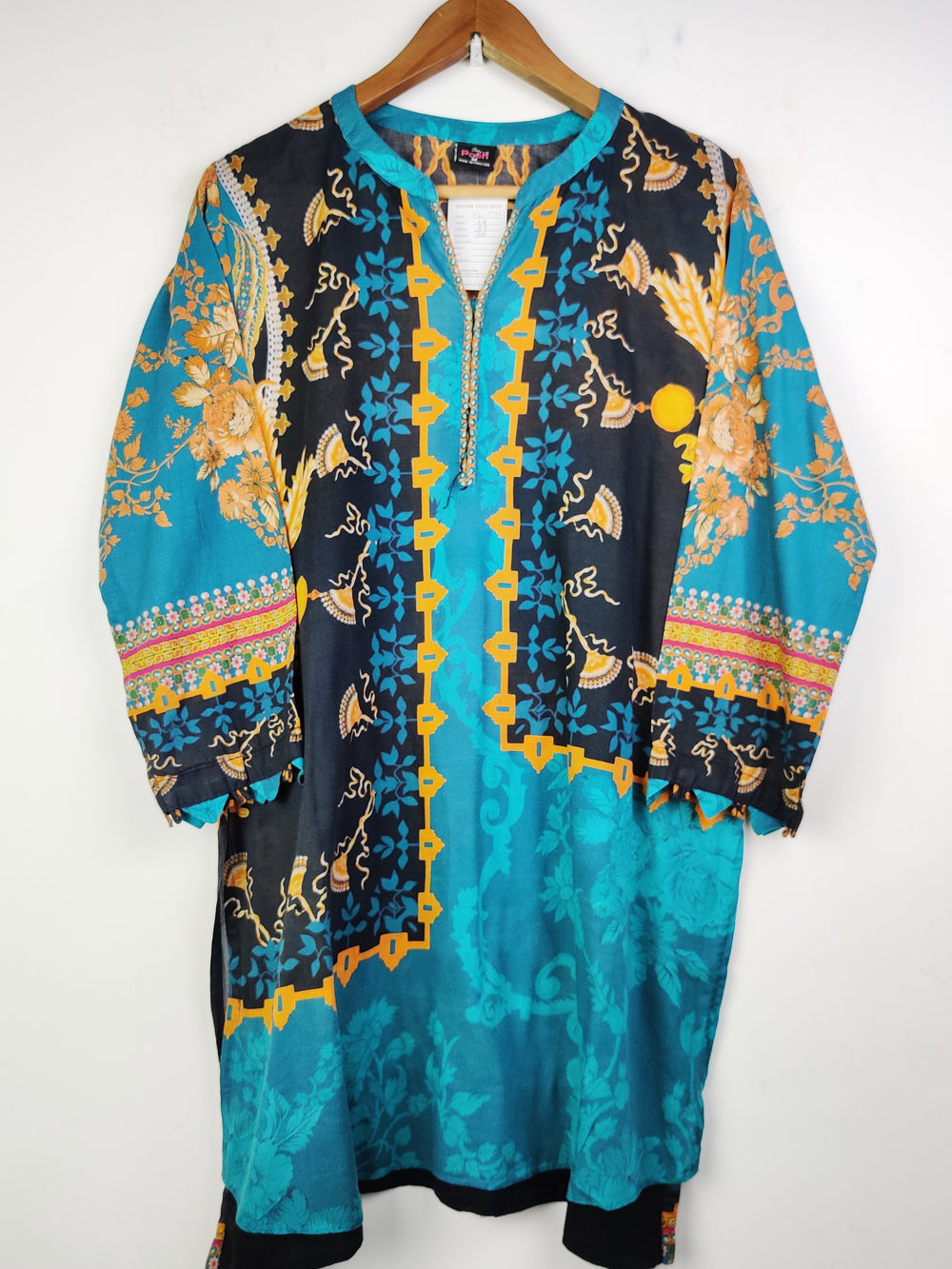 Buy online pre-used pre-loved 100% authentic & Original branded Sha Posh (BK-1795) available in Pakistan. Top international brands avilable.