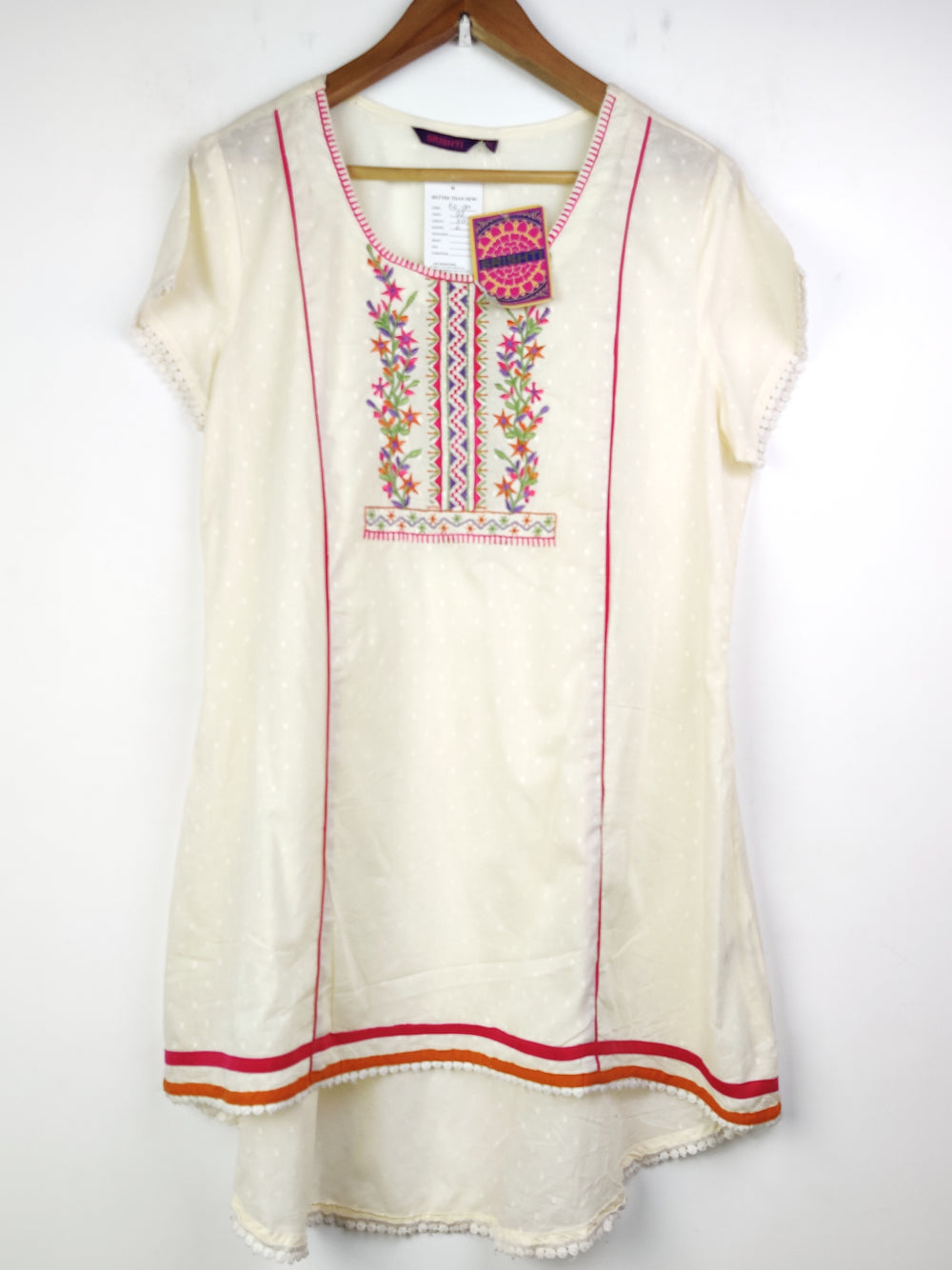 Buy online pre-used pre-loved 100% authentic & Original branded Srishti (BK-1800) available in Pakistan. Top international brands avilable.