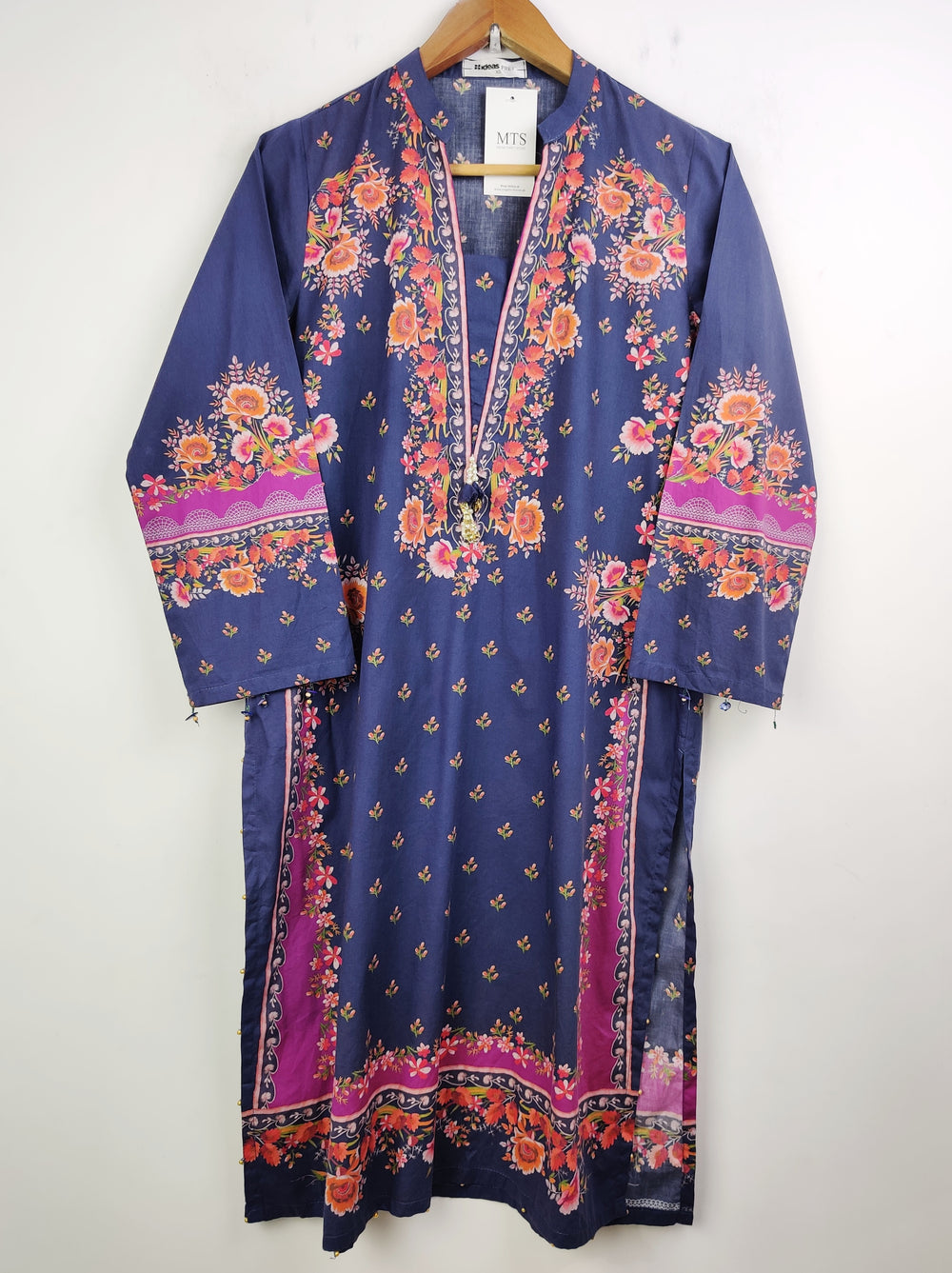 Buy online pre-used pre-loved 100% authentic & Original branded Ideas (BK-1814) available in Pakistan. Top international brands avilable.