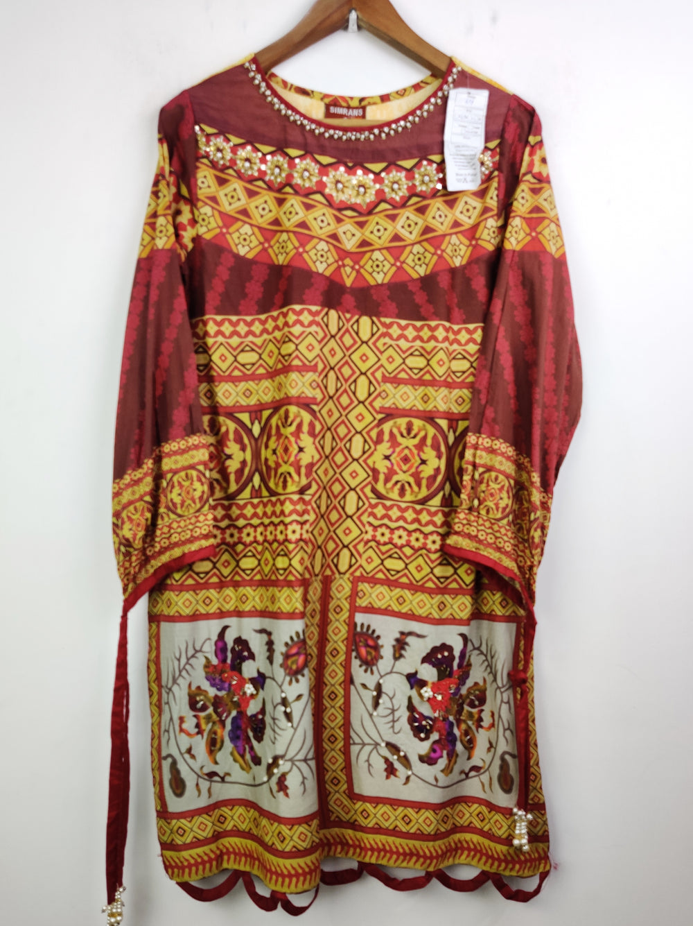 Buy online pre-used pre-loved 100% authentic & Original branded Simrans (BK-1822) available in Pakistan. Top international brands avilable.