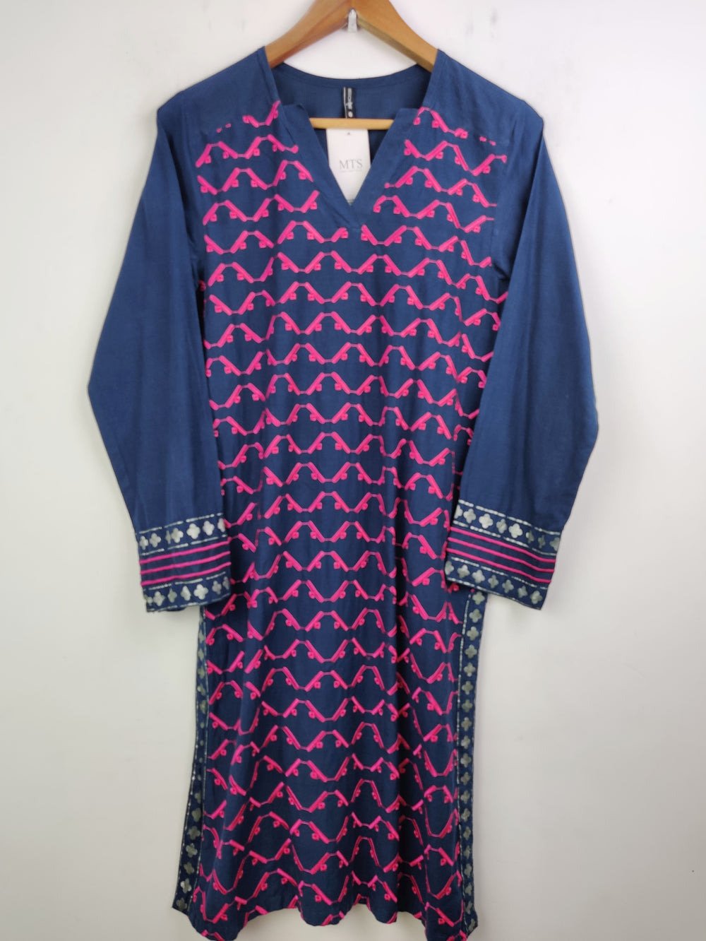 Buy online pre-used pre-loved 100% authentic & Original branded Beechtree (BK-1825) available in Pakistan. Top international brands avilable.