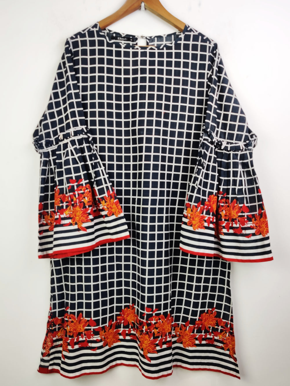 Buy online pre-used pre-loved 100% authentic & Original branded Khaadi (BK-1826) available in Pakistan. Top international brands avilable.