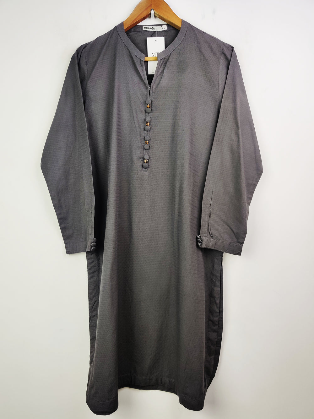 Buy online pre-used pre-loved 100% authentic & Original branded Khaadi (BK-1832) available in Pakistan. Top international brands avilable.