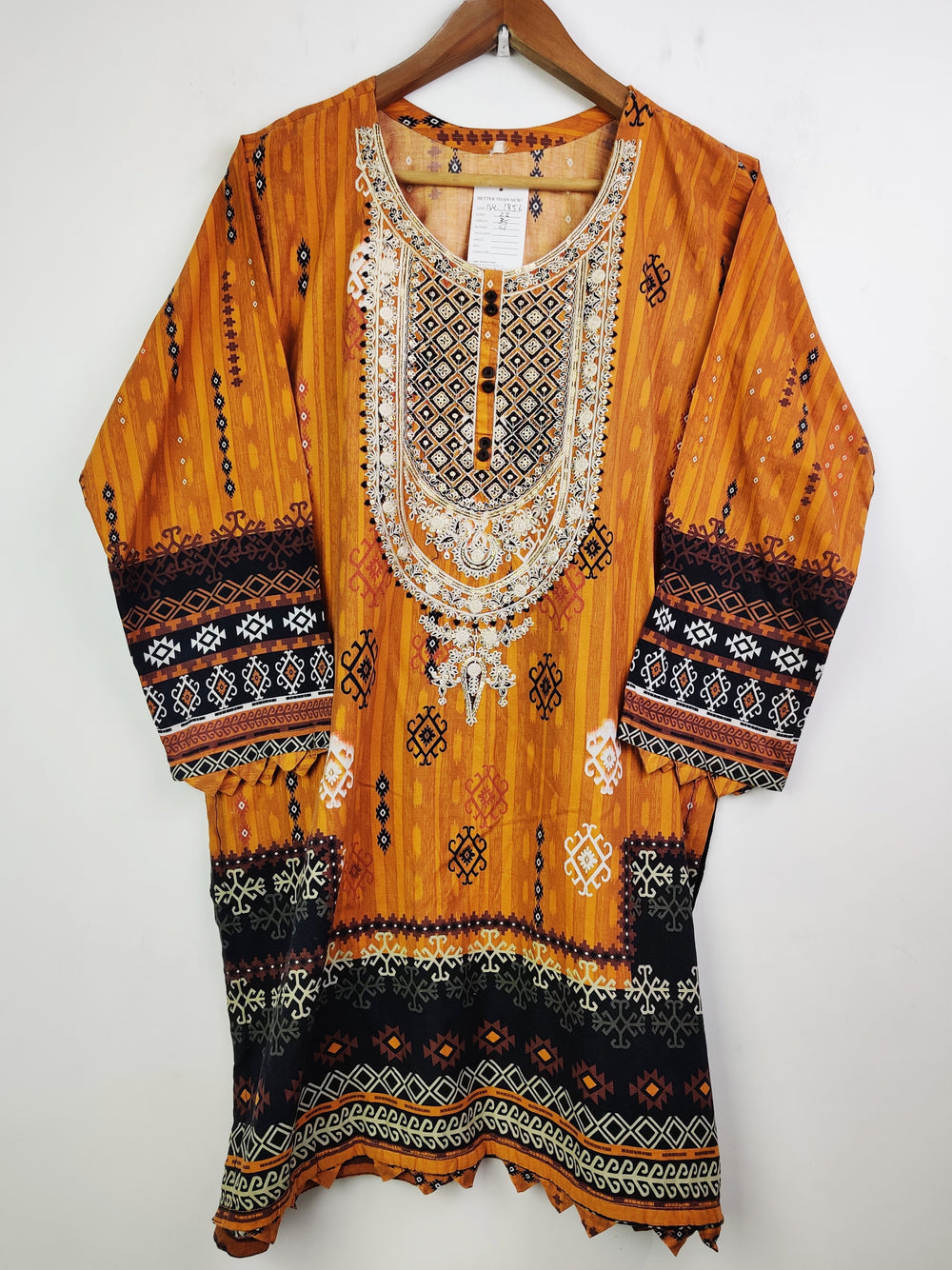 Buy online pre-used pre-loved 100% authentic & Original branded Unknown Brand (BK-1856) available in Pakistan. Top international brands avilable.